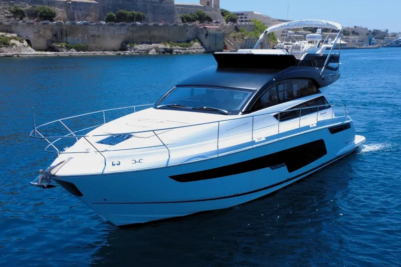  Yacht Photos Pics Fairline Squadron 50 , Seakeeper , Garmin , 33 knots