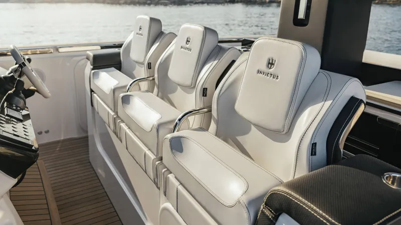  Yacht Photos Pics Invictus Yacht TT420S à vendre