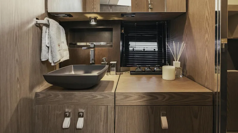  Yacht Photos Pics Invictus Yacht TT420S à vendre