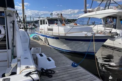 Chris-Craft Roamer Hardtop Cruiser