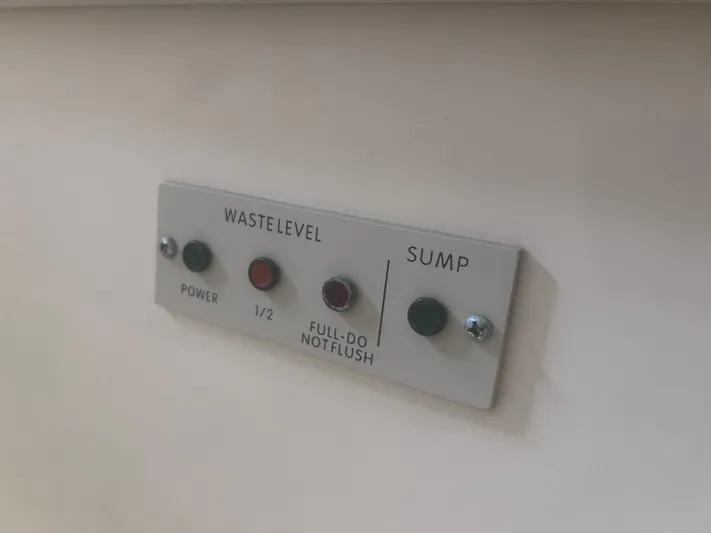 Phantom Yacht Photos Pics Control panel on a 2000 Sea Ray 460 Sundancer, showing waste level and sump indicators.