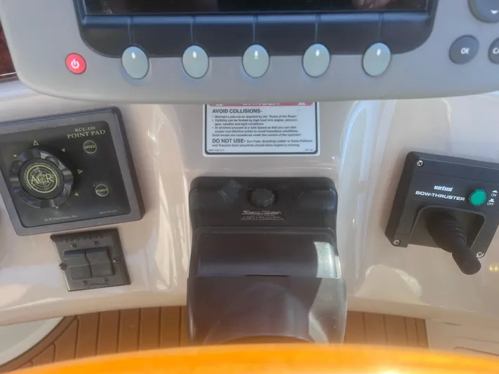 Phantom Yacht Photos Pics Control panel of a 2000 Sea Ray 460 Sundancer boat.
