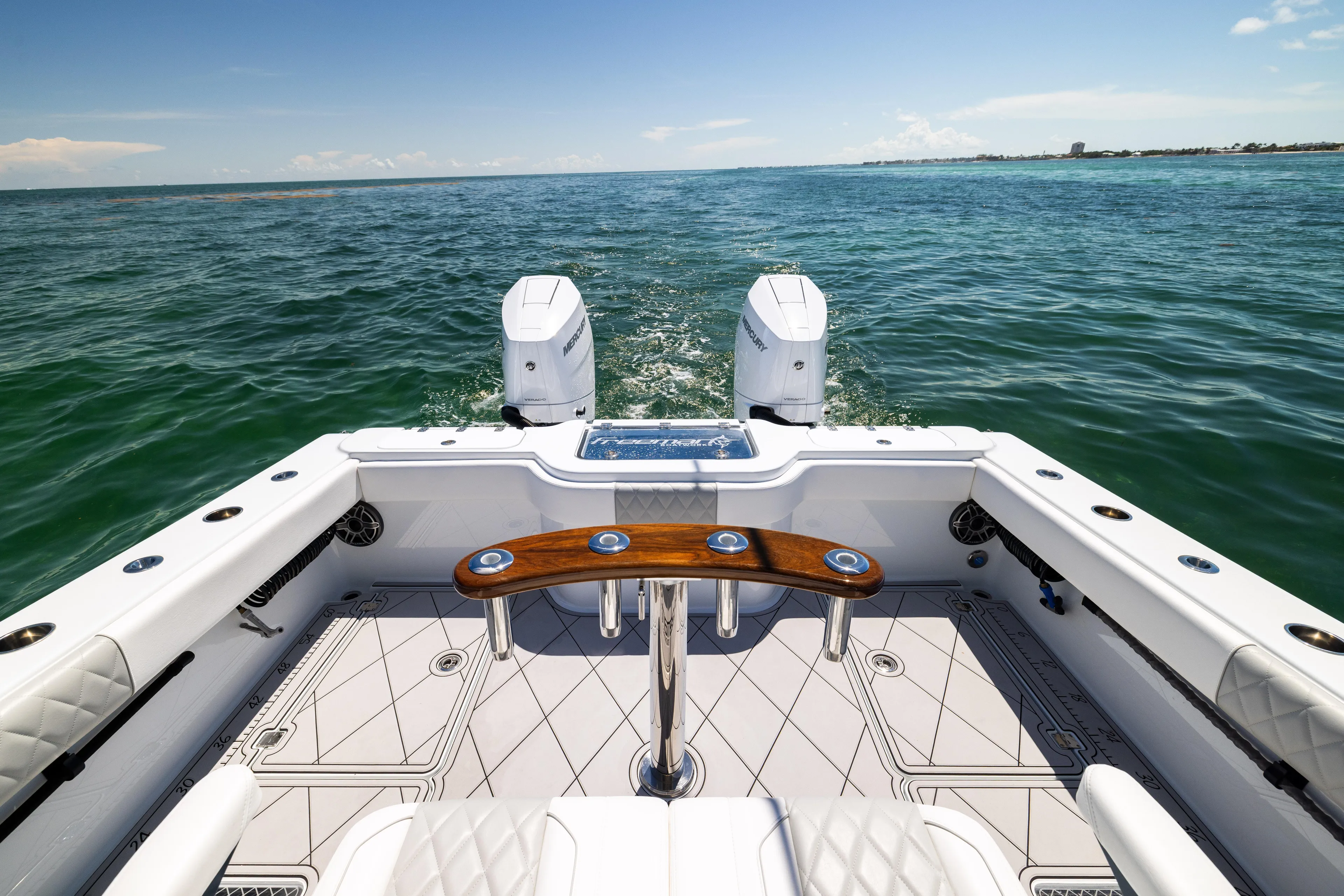  Yacht Photos Pics Freeman 34 VH 2025 boat on open water, featuring dual engines and sleek design.