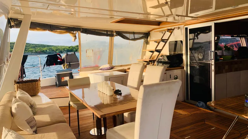 Talon Yacht Photos Pics Luxurious Sunreef 62 yacht interior with elegant dining area, 2011 model.