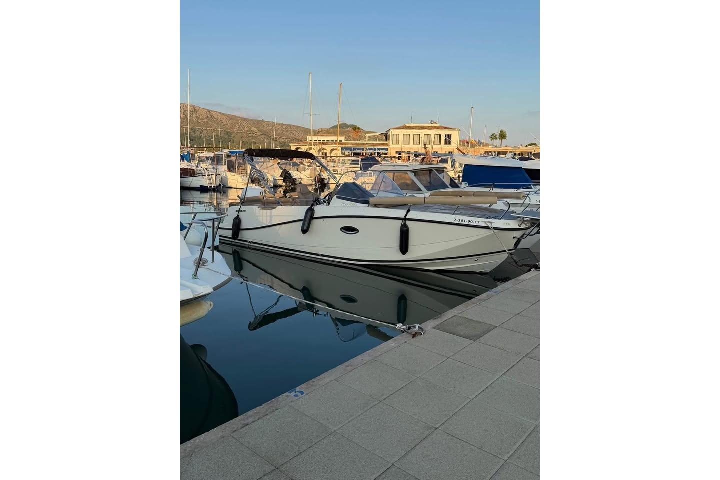 Quicksilver Active 755 Sundeck