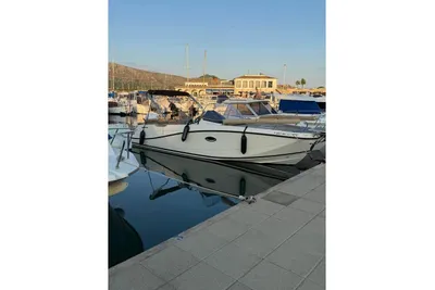 Quicksilver Active 755 Sundeck