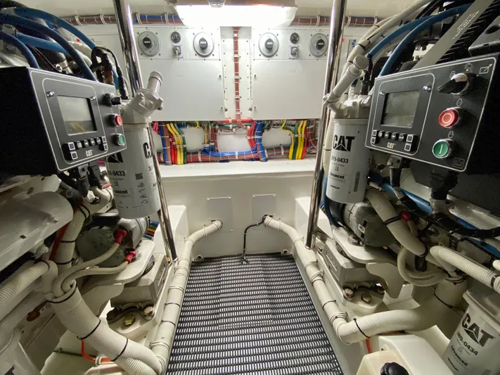 Querencia Yacht Photos Pics 