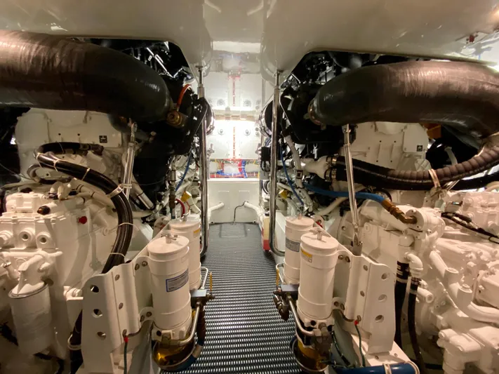 Querencia Yacht Photos Pics 