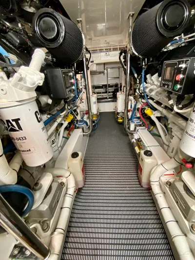 Querencia Yacht Photos Pics 