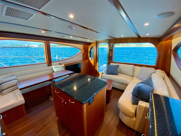 Querencia Yacht Photos Pics 