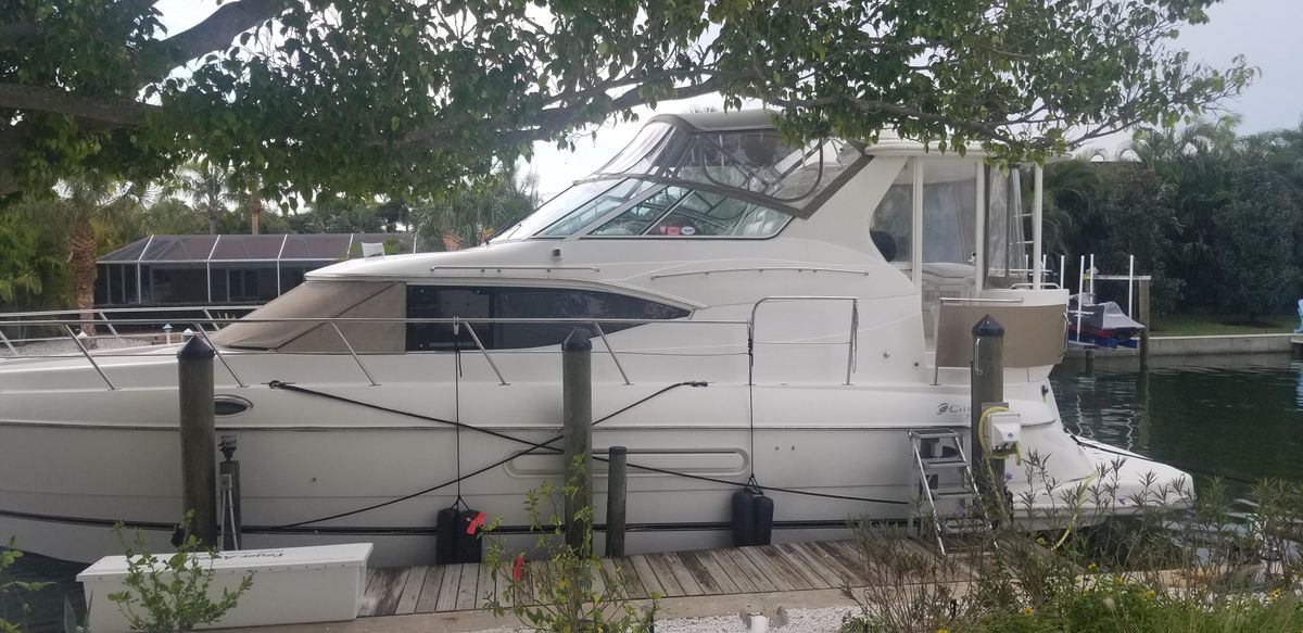2003 Cruisers Yachts 4450 Express Motor Yacht