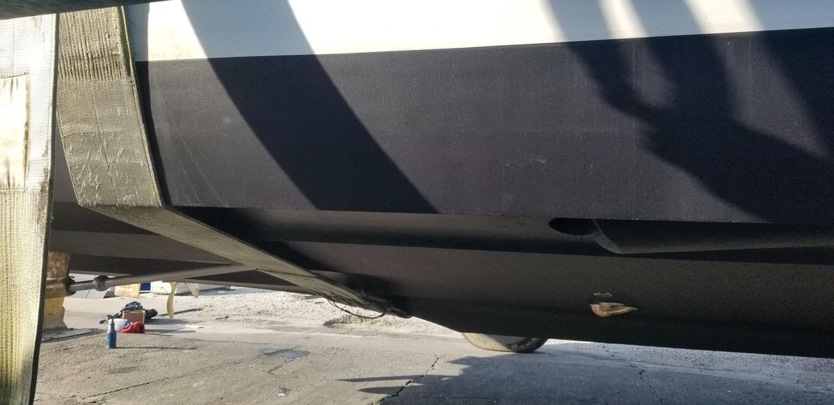 2003 Cruisers Yachts 4450 Express Motor Yacht