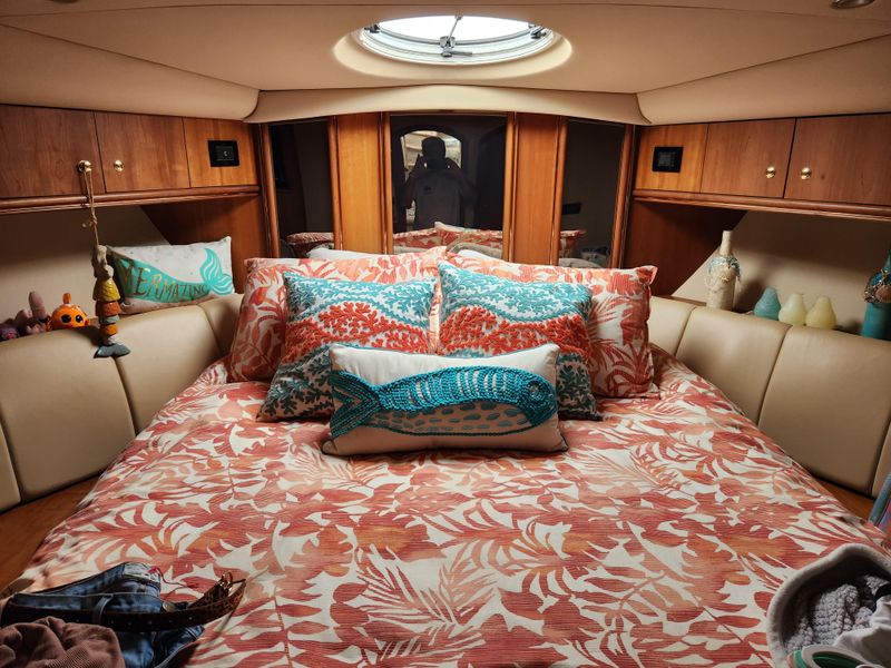 2003 Cruisers Yachts 4450 Express Motor Yacht