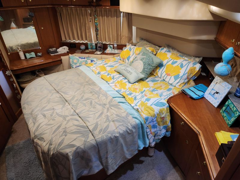 2003 Cruisers Yachts 4450 Express Motor Yacht