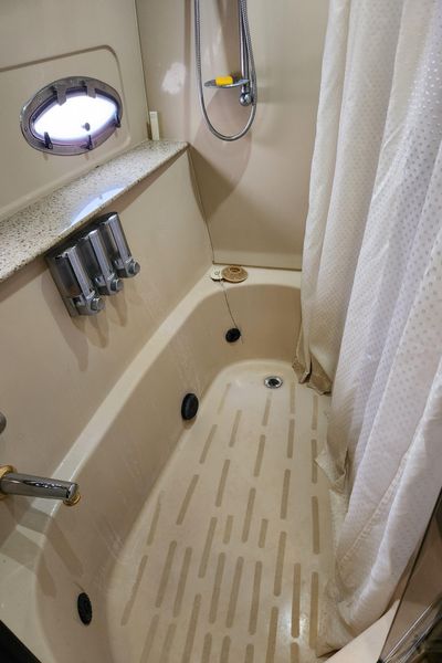 2003 Cruisers Yachts 4450 Express Motor Yacht