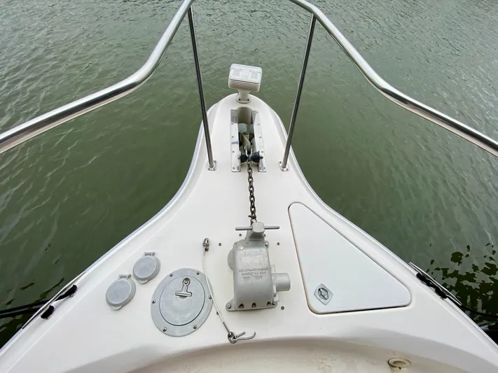  Yacht Photos Pics Bow of 1996 Sea Ray 450 Sundancer with anchor and railing over water.