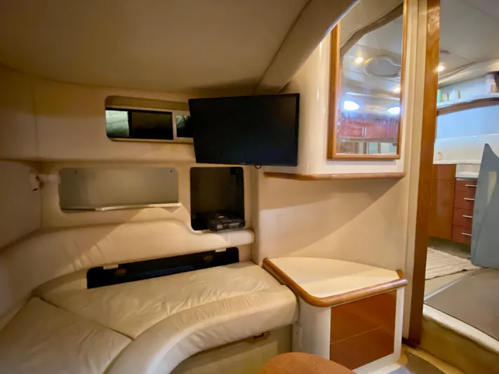  Yacht Photos Pics Interior of 1996 Sea Ray 450 Sundancer yacht with TV and seating area.