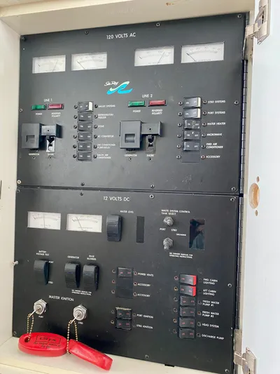  Yacht Photos Pics Electrical control panel of a 1996 Sea Ray 450 Sundancer boat.