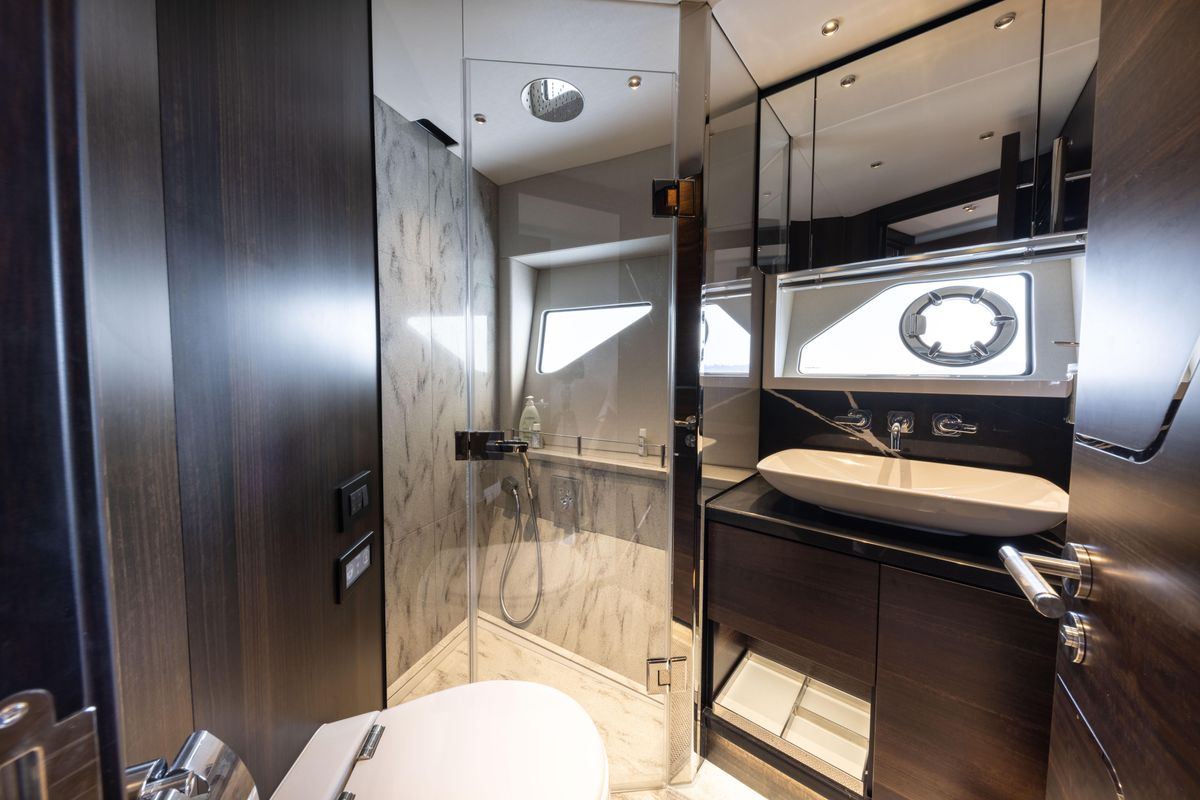 2021 Sunseeker 69 