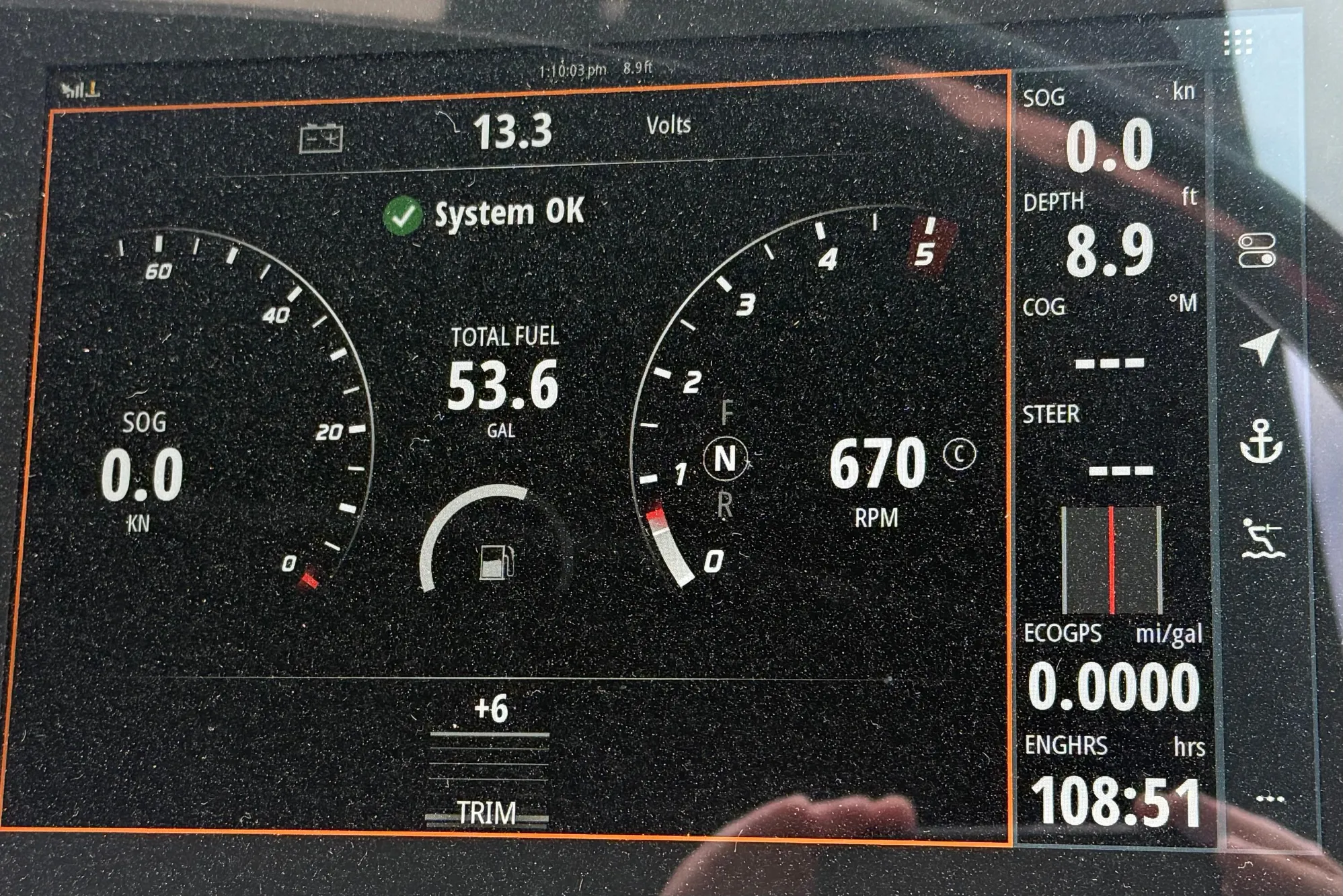 Dashboard display of a 2020 Sea Ray SLX 280 showing fuel, RPM, and system status.
