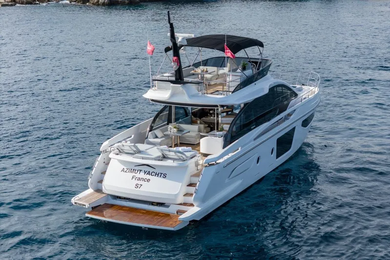  Yacht Photos Pics 2023 Azimut S7 yacht cruising on open water, showcasing luxury design and elegance.