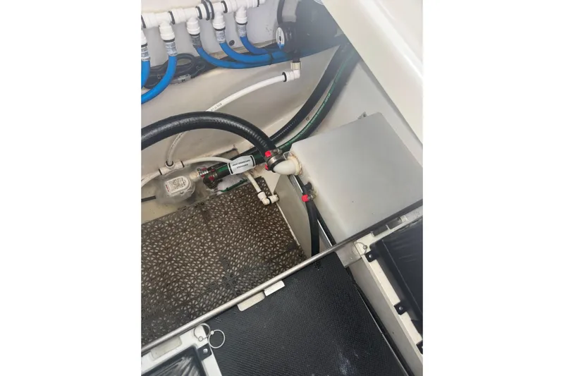  Yacht Photos Pics Interior view of Pursuit DC 326 Dual Console 2023.