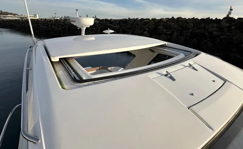 Natsu Yacht Photos Pics 