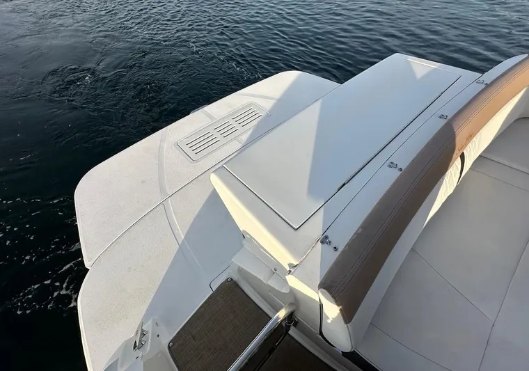 Natsu Yacht Photos Pics 