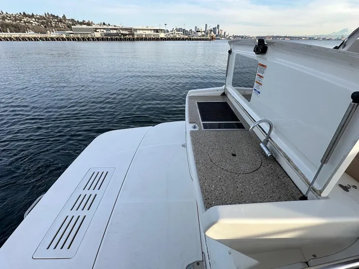 Natsu Yacht Photos Pics 