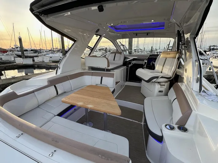 Natsu Yacht Photos Pics 