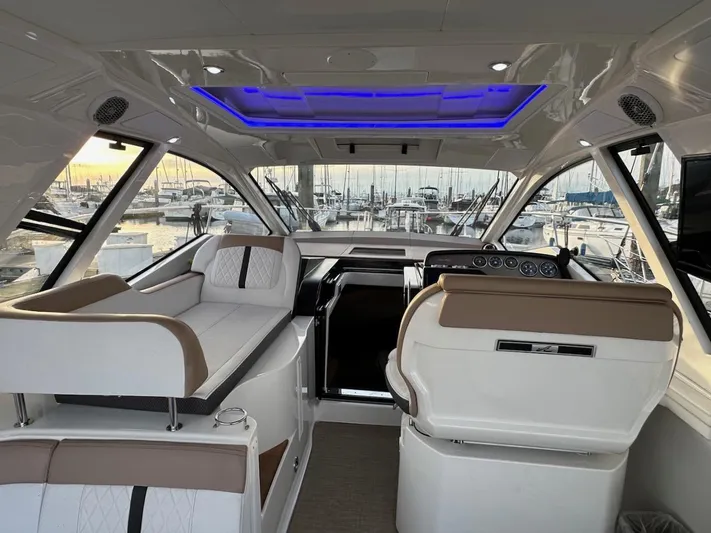 Natsu Yacht Photos Pics 