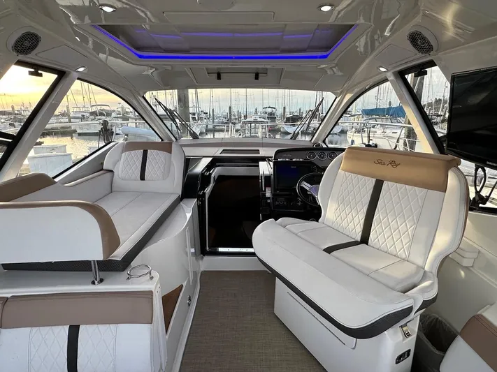 Natsu Yacht Photos Pics 