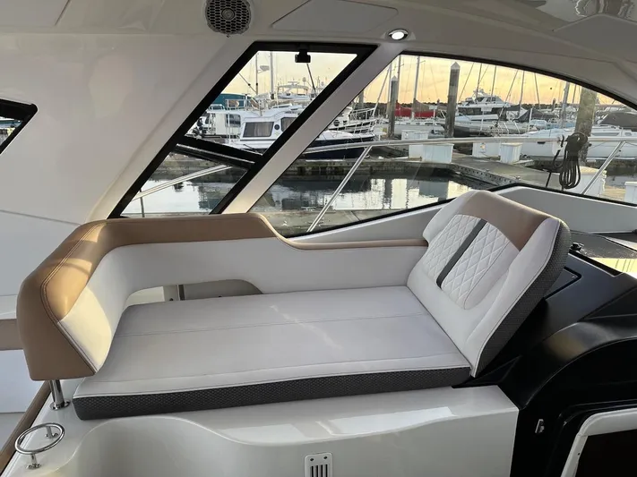 Natsu Yacht Photos Pics 