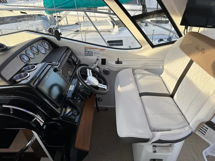 Natsu Yacht Photos Pics 