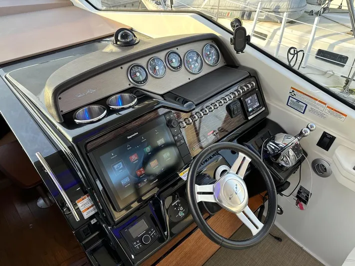 Natsu Yacht Photos Pics 