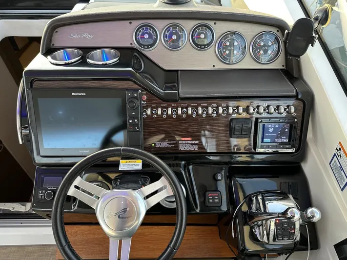 Natsu Yacht Photos Pics 