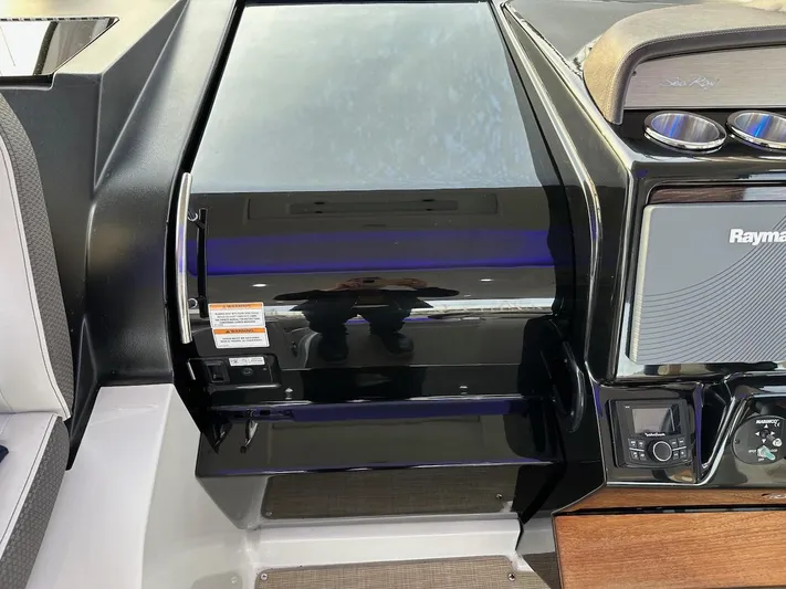 Natsu Yacht Photos Pics 