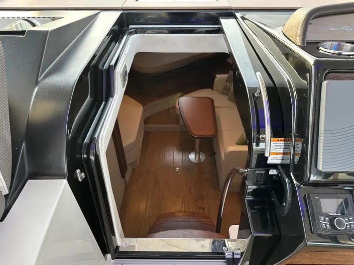 Natsu Yacht Photos Pics 