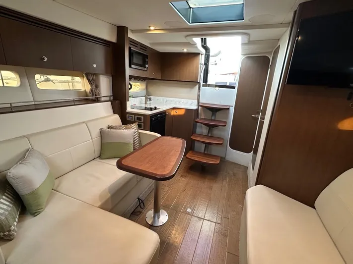 Natsu Yacht Photos Pics 