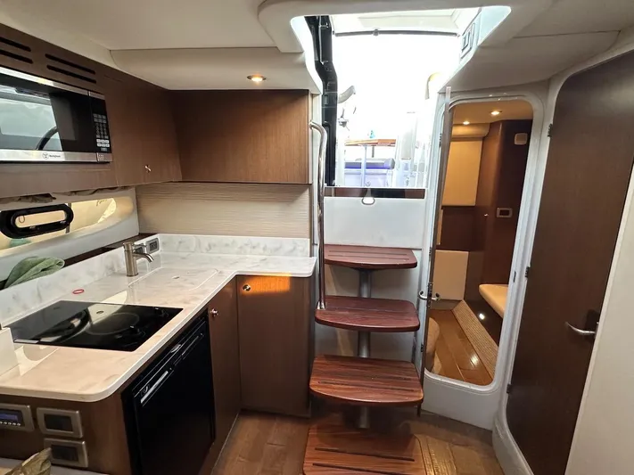 Natsu Yacht Photos Pics 