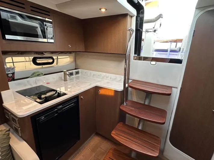 Natsu Yacht Photos Pics 