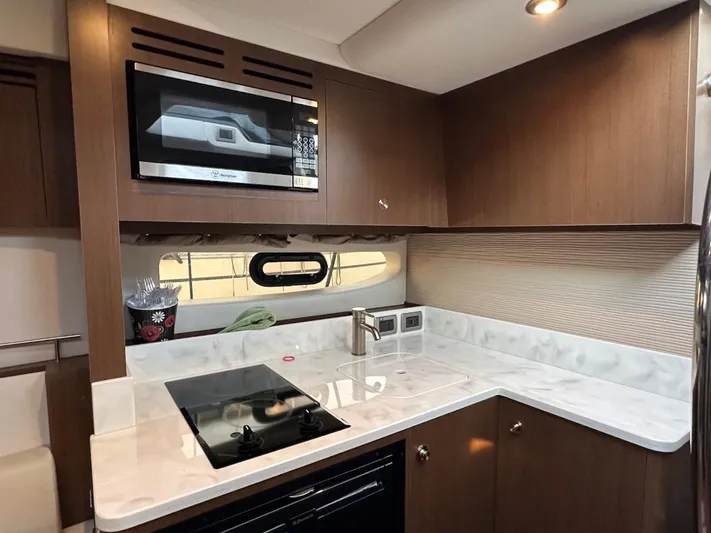 Natsu Yacht Photos Pics 