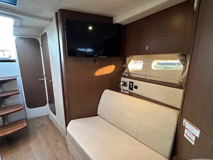 Natsu Yacht Photos Pics 