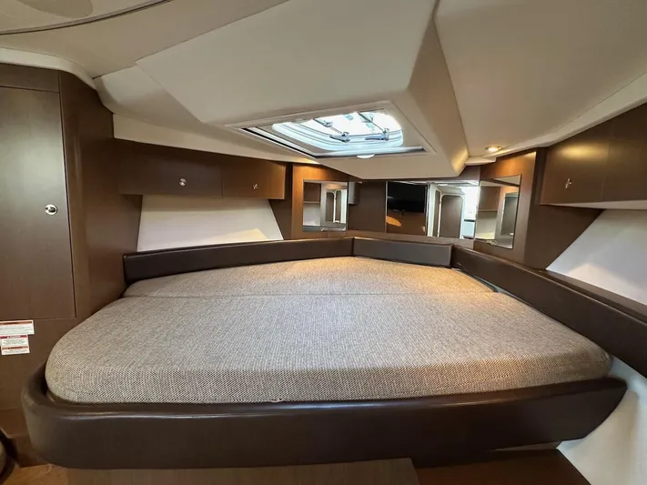 Natsu Yacht Photos Pics 