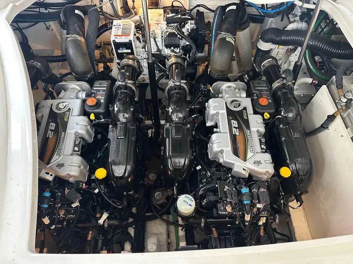 Natsu Yacht Photos Pics 