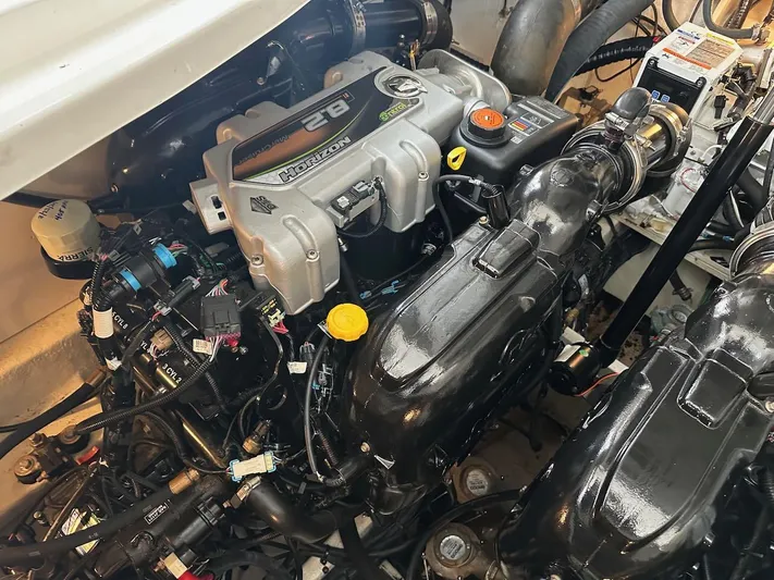 Natsu Yacht Photos Pics 