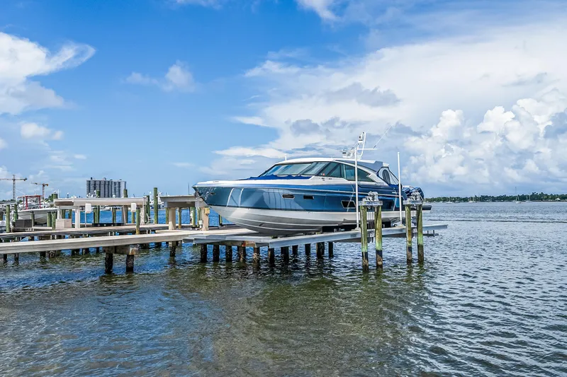 Pivot Yacht Photos Pics 