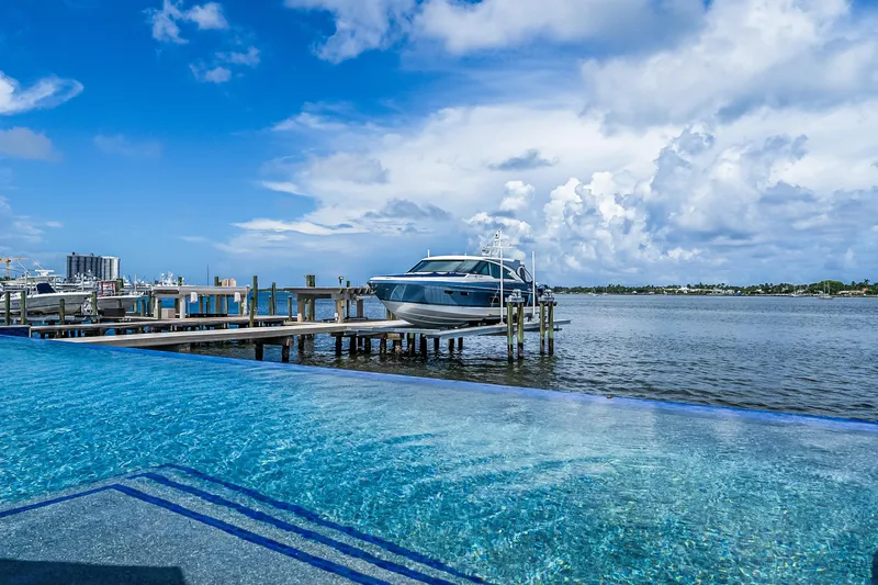 Pivot Yacht Photos Pics 