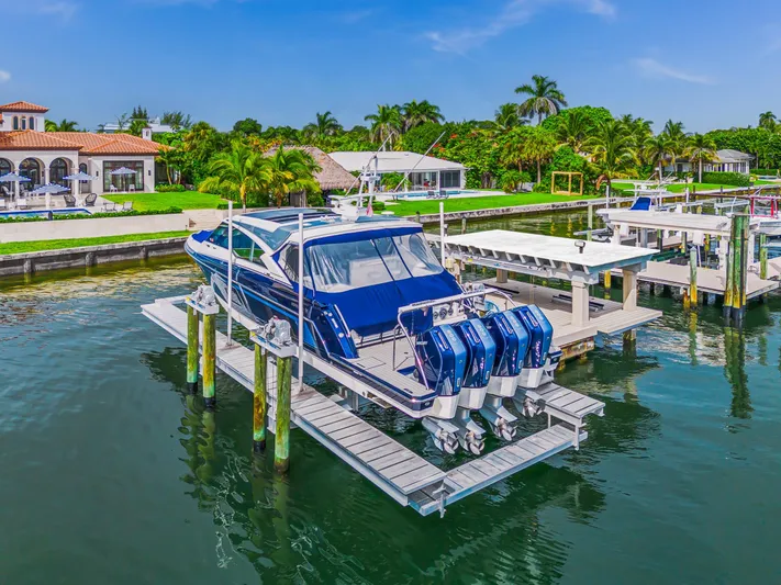 Pivot Yacht Photos Pics 