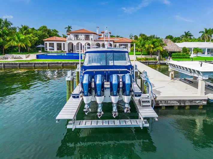 Pivot Yacht Photos Pics 